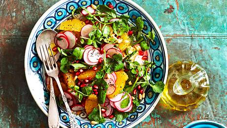 „Tu dir Gutes“-Salat mit Mohndressing Rezept - Foto: Are Media Syndication 