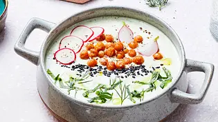 Türkische Joghurtsuppe zu Köftespießen Rezept - Foto: LECKER @ Bauer Media Group Türkische Joghurtsuppe zu Köftespießen Rezept - Foto: LECKER @ Bauer Media Group