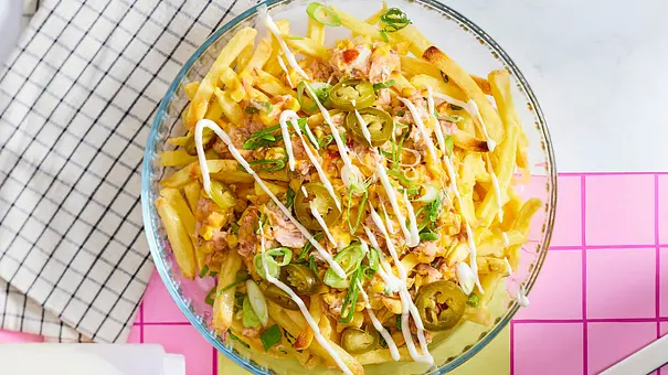 Tuna-Pommes fully loaded Rezept - Foto: LECKER @ Bauer Media Group