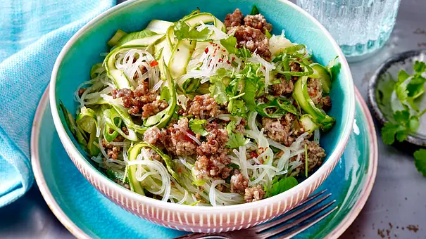 Turbo-Glasnudelsalat mit Hack Rezept - Foto: LECKER @ Bauer Media Group