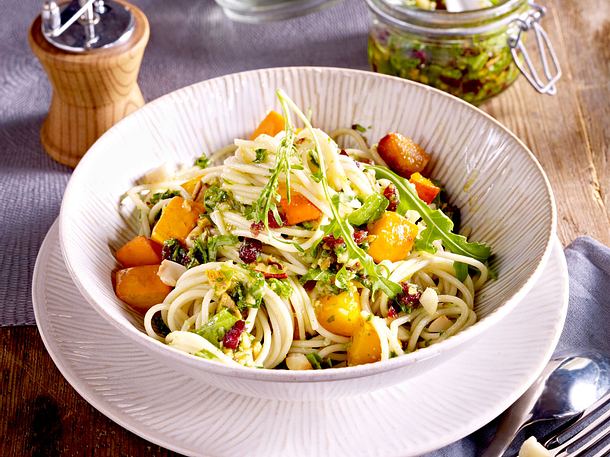 Turbo-Pasta mit Kürbis und Cranberrypesto Rezept