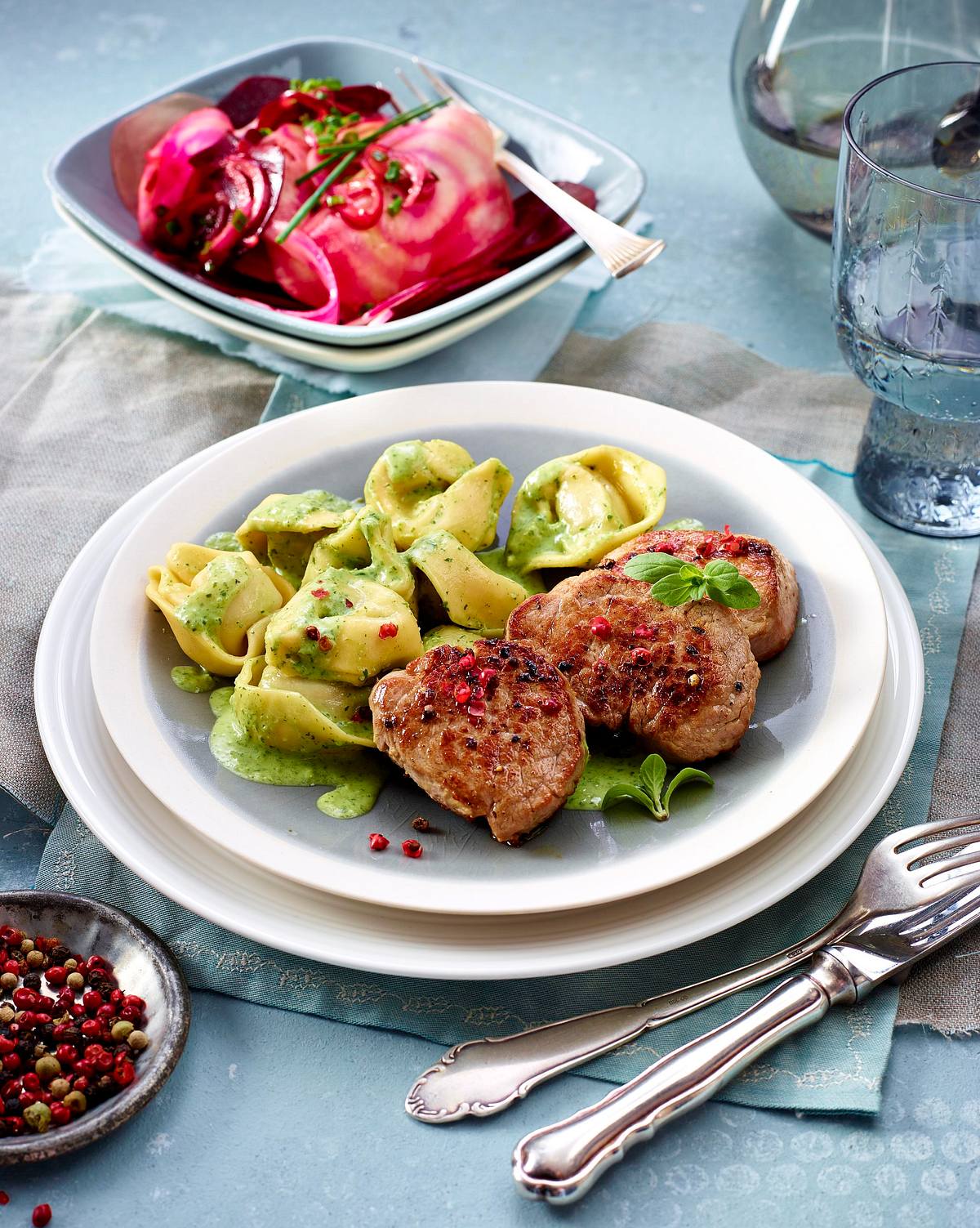 Turbo-Tortelloni mit Kräutersoße und Filet Rezept