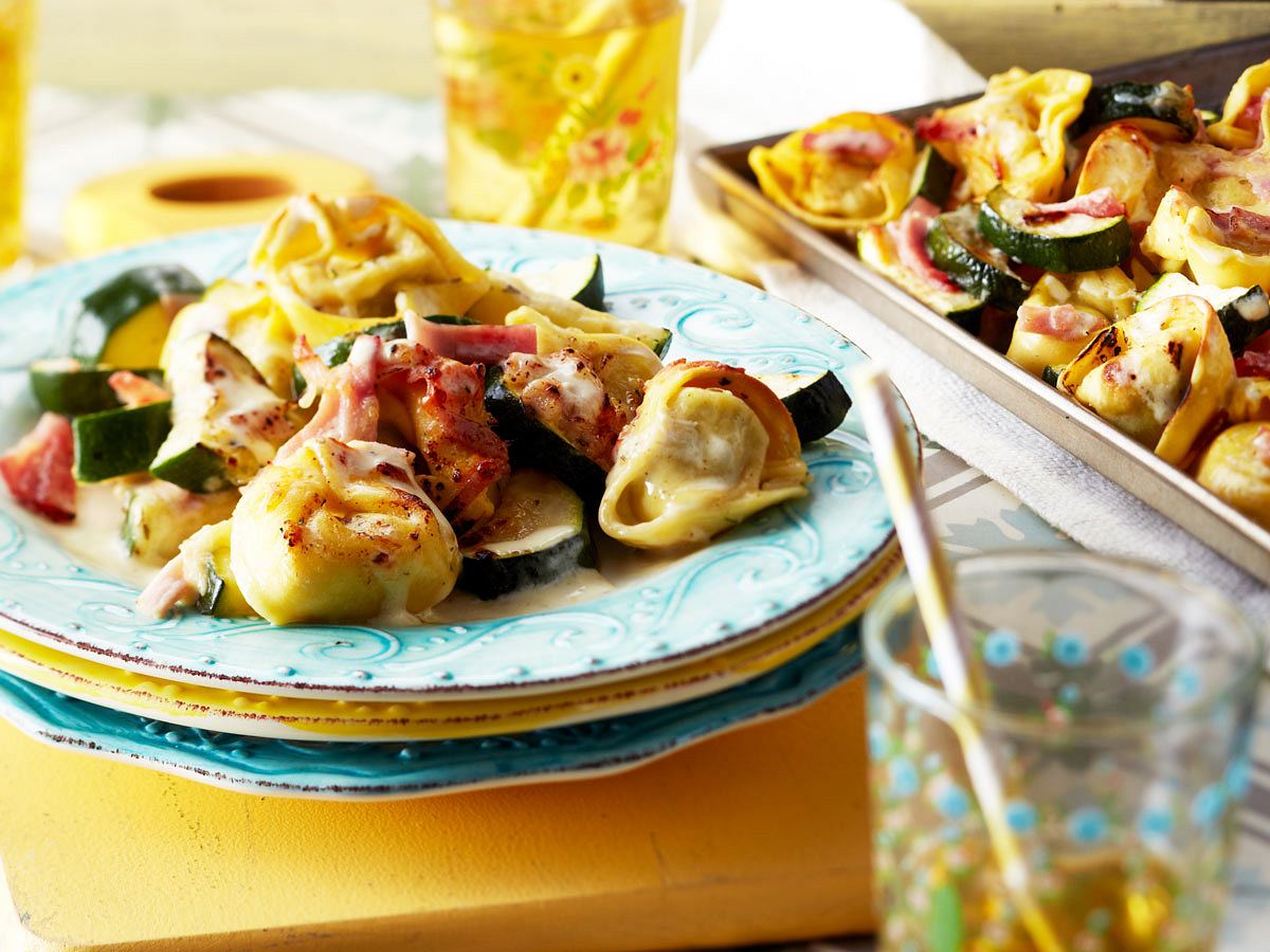 Turbo-Tortelloni mit Zucchini vom Blech Rezept