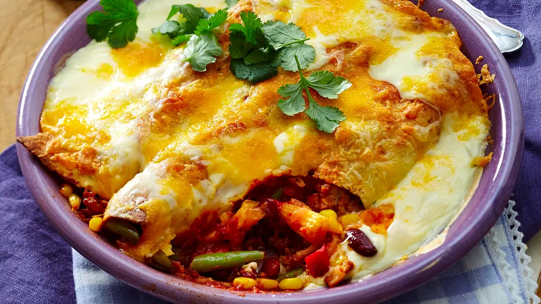 Überbackene Enchiladas mit Gemüse-Hack-Füllung Rezept - Foto: LECKER @ Bauer Media Group Überbackene Enchiladas mit Gemüse-Hack-Füllung Rezept - Foto: LECKER @ Bauer Media Group