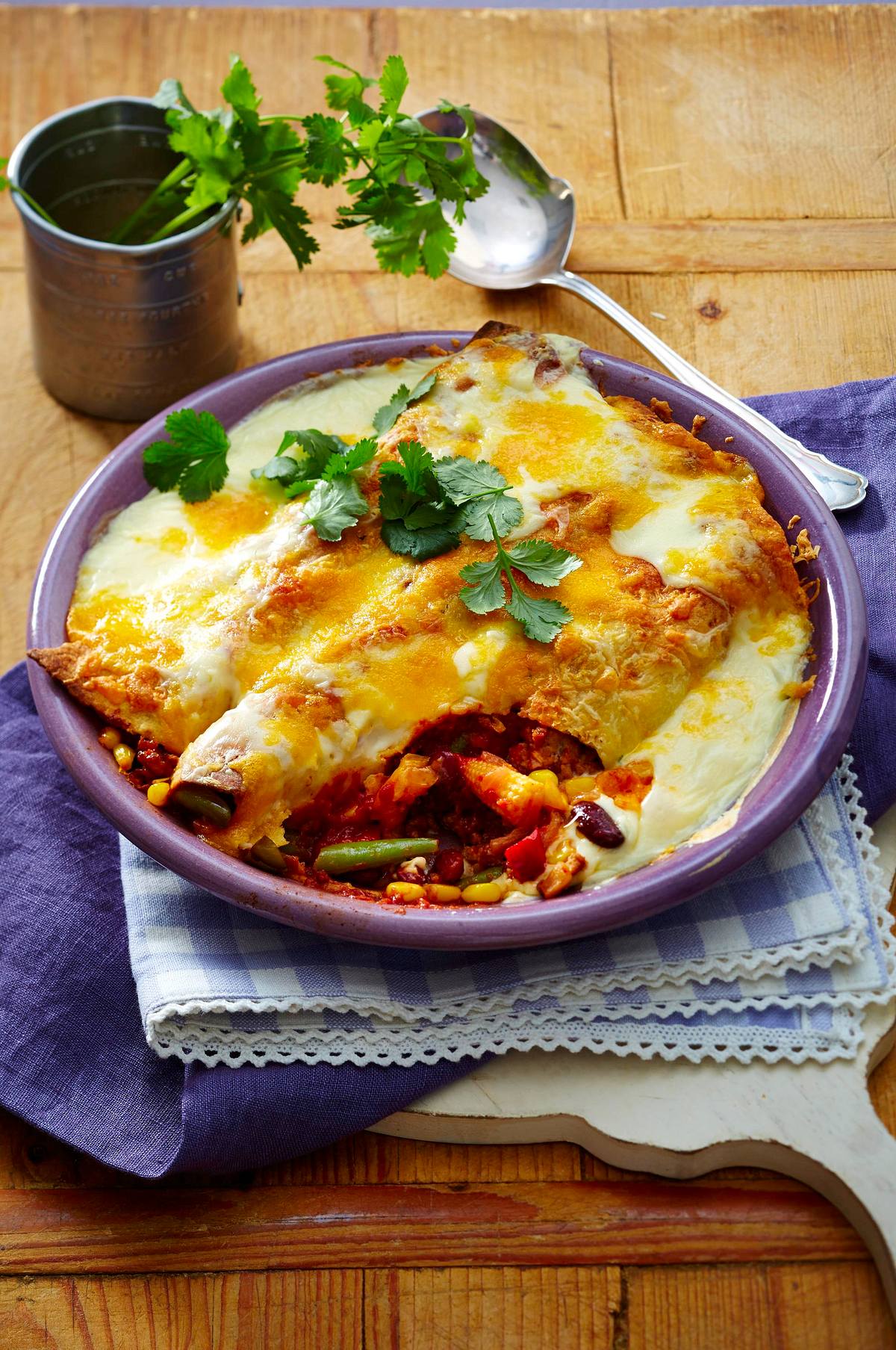 Überbackene Enchiladas mit Gemüse-Hack-Füllung Rezept