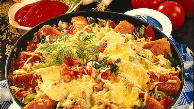 Überbackene Fischstäbchen auf Gemüsereis Rezept - Foto: Först, Thomas