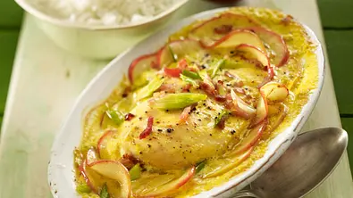 Überbackene Hähnchenfilets in Apfel-Sahne Rezept - Foto: LECKER @ Bauer Media Group