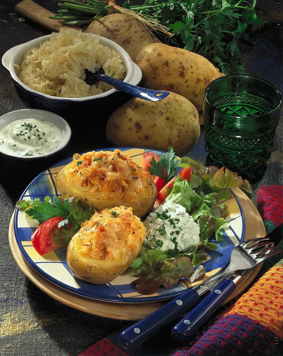 Überbackene Kartoffel mit Sauerkraut Rezept Überbackene Kartoffel mit Sauerkraut Rezept