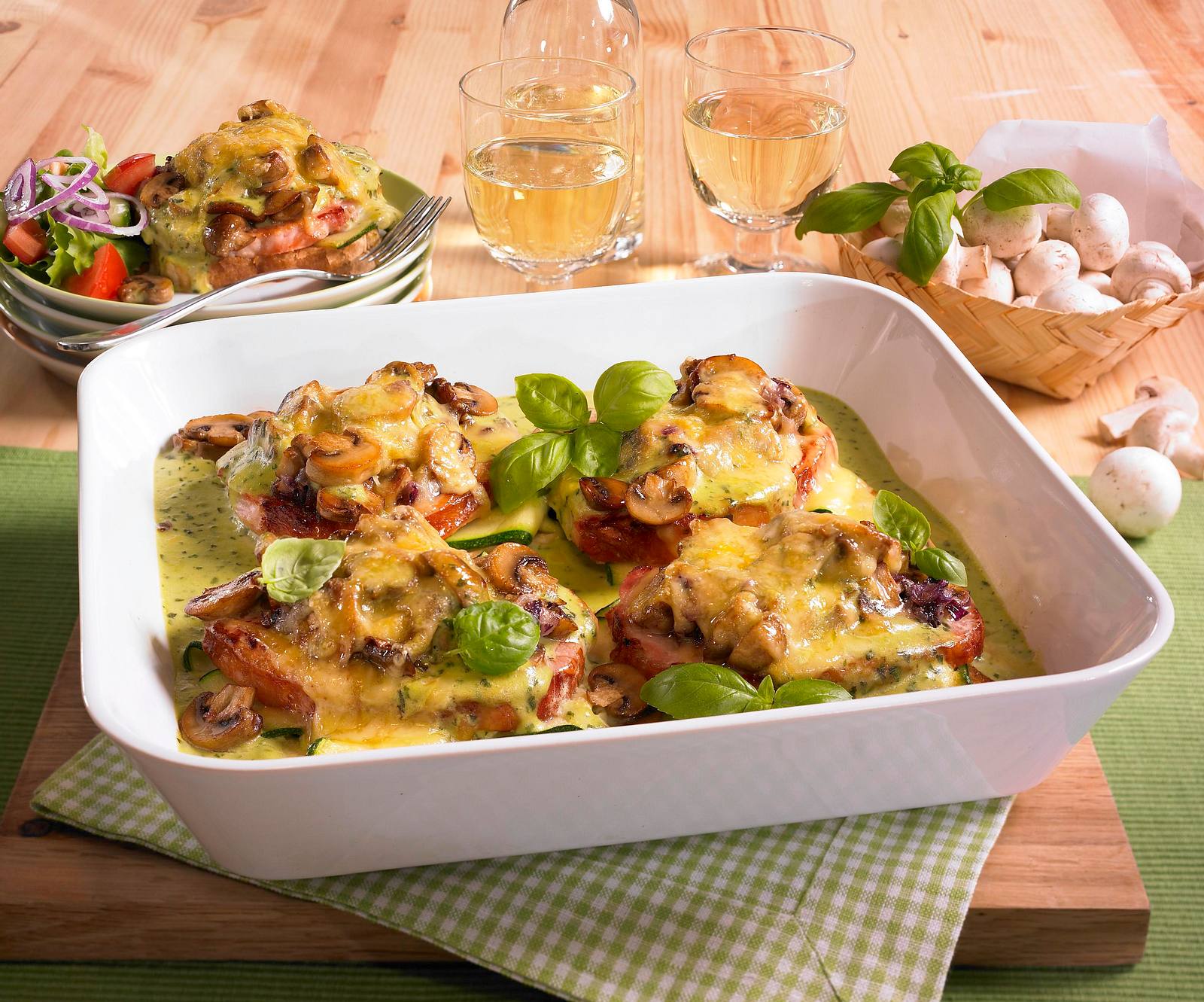 Überbackene Kasseler-Pilz-Toasts Rezept | LECKER Überbackene Kasseler-Pilz-Toasts Rezept | LECKER