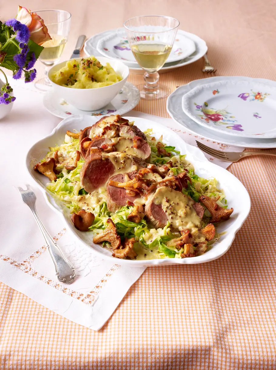 Überbackene Lendchen mit Pfifferlingsrahm Rezept Überbackene Lendchen mit Pfifferlingsrahm Rezept