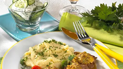 Überbackene Medaillons mit Senfkruste Rezept - Foto: LECKER @ Bauer Media Group