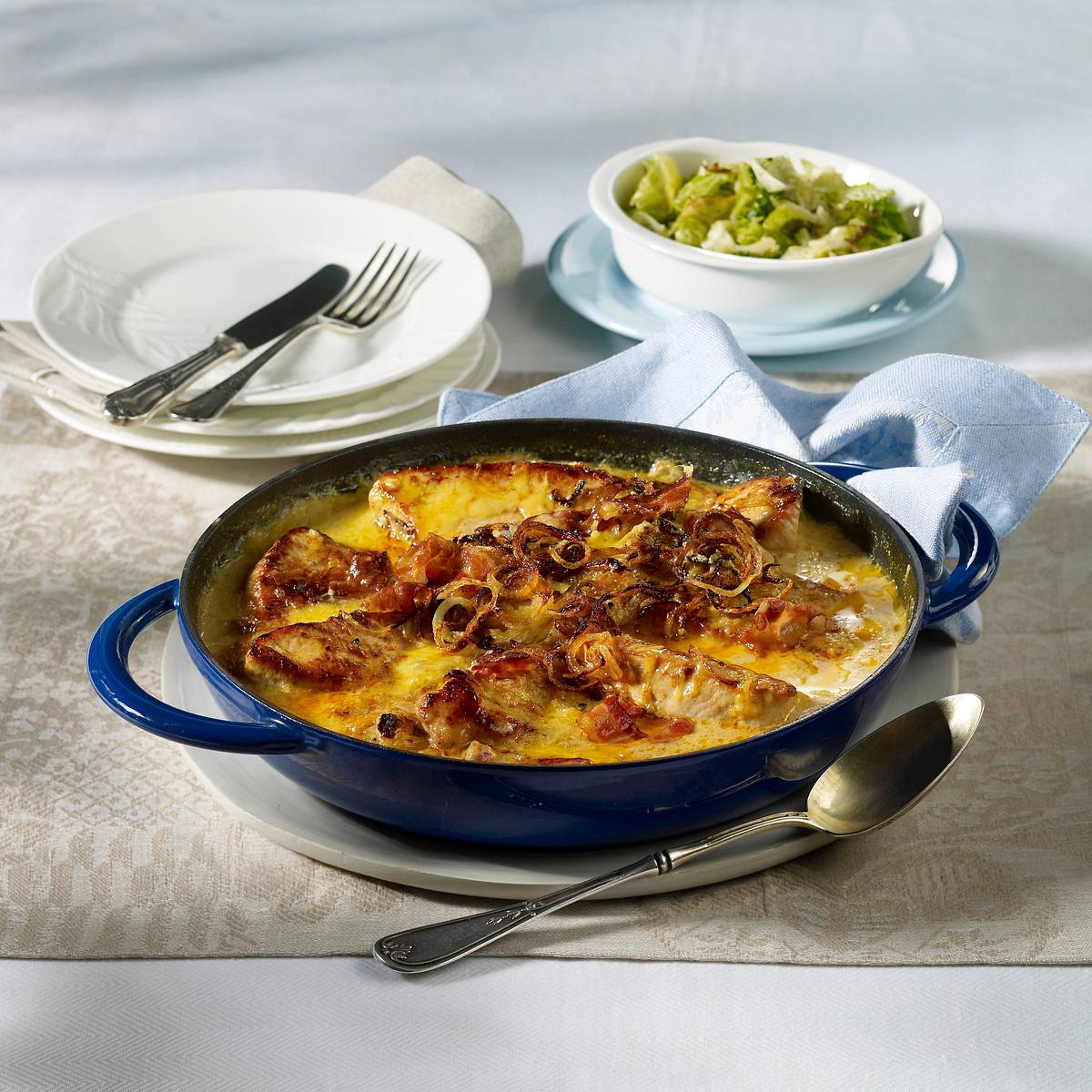 Überbackene Putensteaks mit Zwiebel-Käse-Kruste Rezept