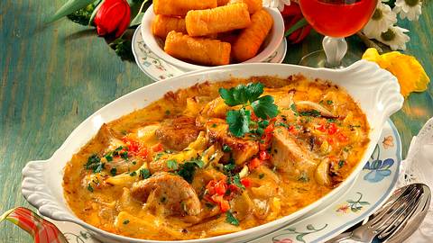 Überbackene Schweinemedaillons in Zwiebel-Curry-Sahnesoße Rezept - Foto: Horn
