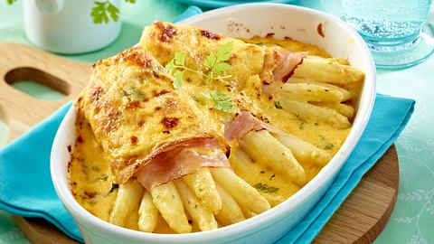 Überbackene Spargel-Crespelle mit Käse-Kräuter-Hollandaise Rezept - Foto: House of Food / Bauer Food Experts