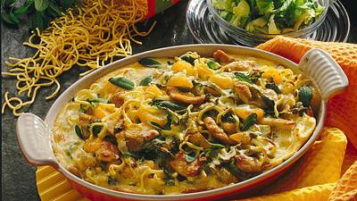 Überbackene Spätzle mit Hähnchenbrust Rezept - Foto: LECKER @ Bauer Media Group