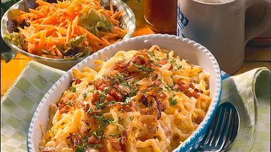 Überbackene Spätzle mit Möhrensalat Rezept - Foto: LECKER @ Bauer Media Group