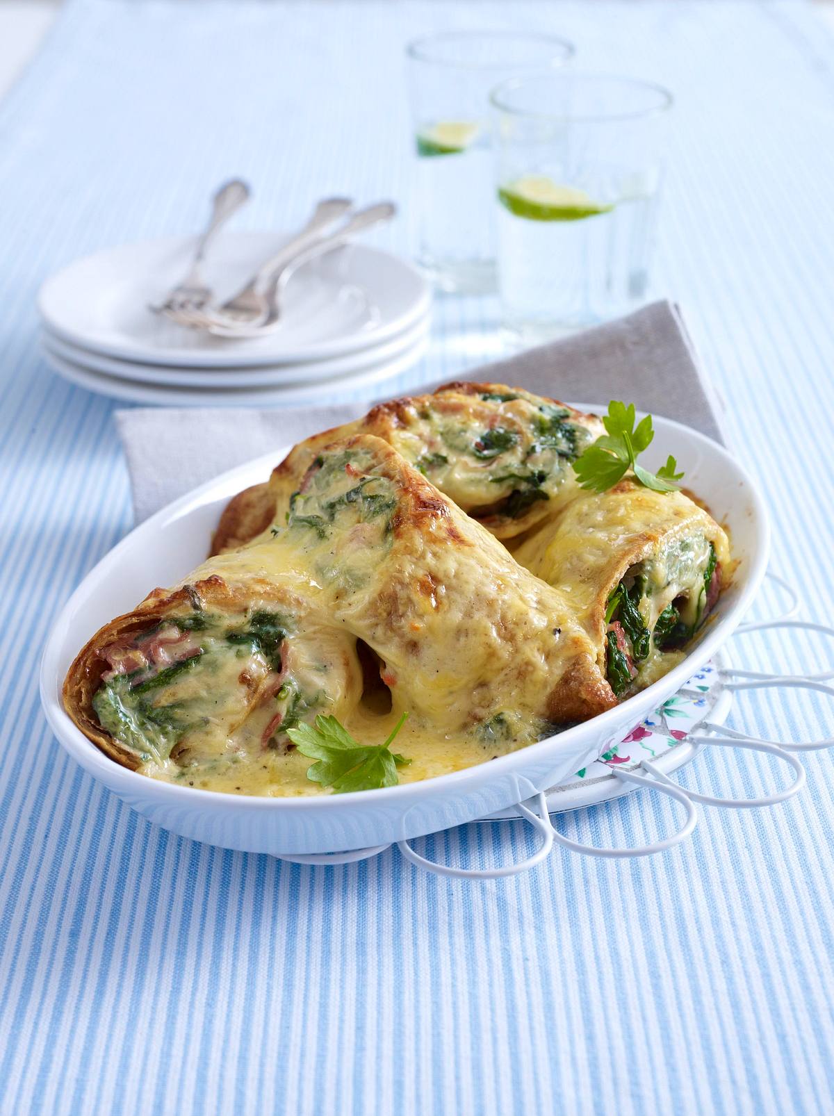 Überbackene Spinat-Pfannkuchen mit Roquefort und gekochtem Schinken Rezept