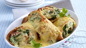 Überbackene Spinat-Pfannkuchen mit Roquefort und gekochtem Schinken Rezept - Foto: LECKER @ Bauer Media Group