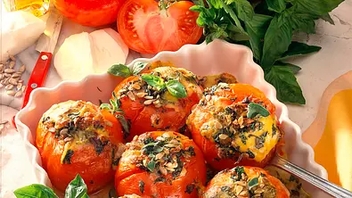 Überbackene Tomaten mit Mozzarella-Kräutermischung Rezept - Foto: LECKER @ Bauer Media Group