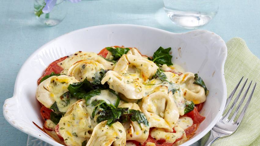 Überbackene Tortelloni mit Spinat Rezept - Foto: House of Food / Bauer Food Experts KG