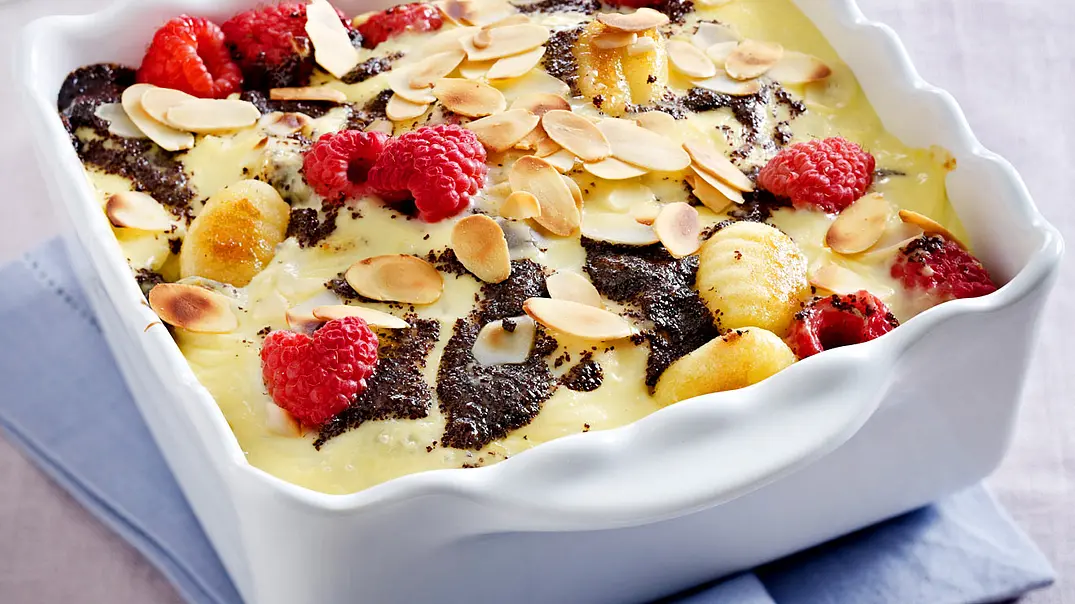 Überbackene Vanille-Gnocchi mit Himbeeren Rezept - Foto: LECKER @ Bauer Media Group