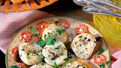 Überbackene Ziegenkäsetaler Rezept - Foto: LECKER @ Bauer Media Group