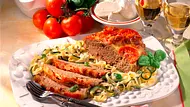 Überbackener Hackbraten mit Zucchini-Nudeln Rezept - Foto: LECKER @ Bauer Media Group Überbackener Hackbraten mit Zucchini-Nudeln Rezept - Foto: LECKER @ Bauer Media Group