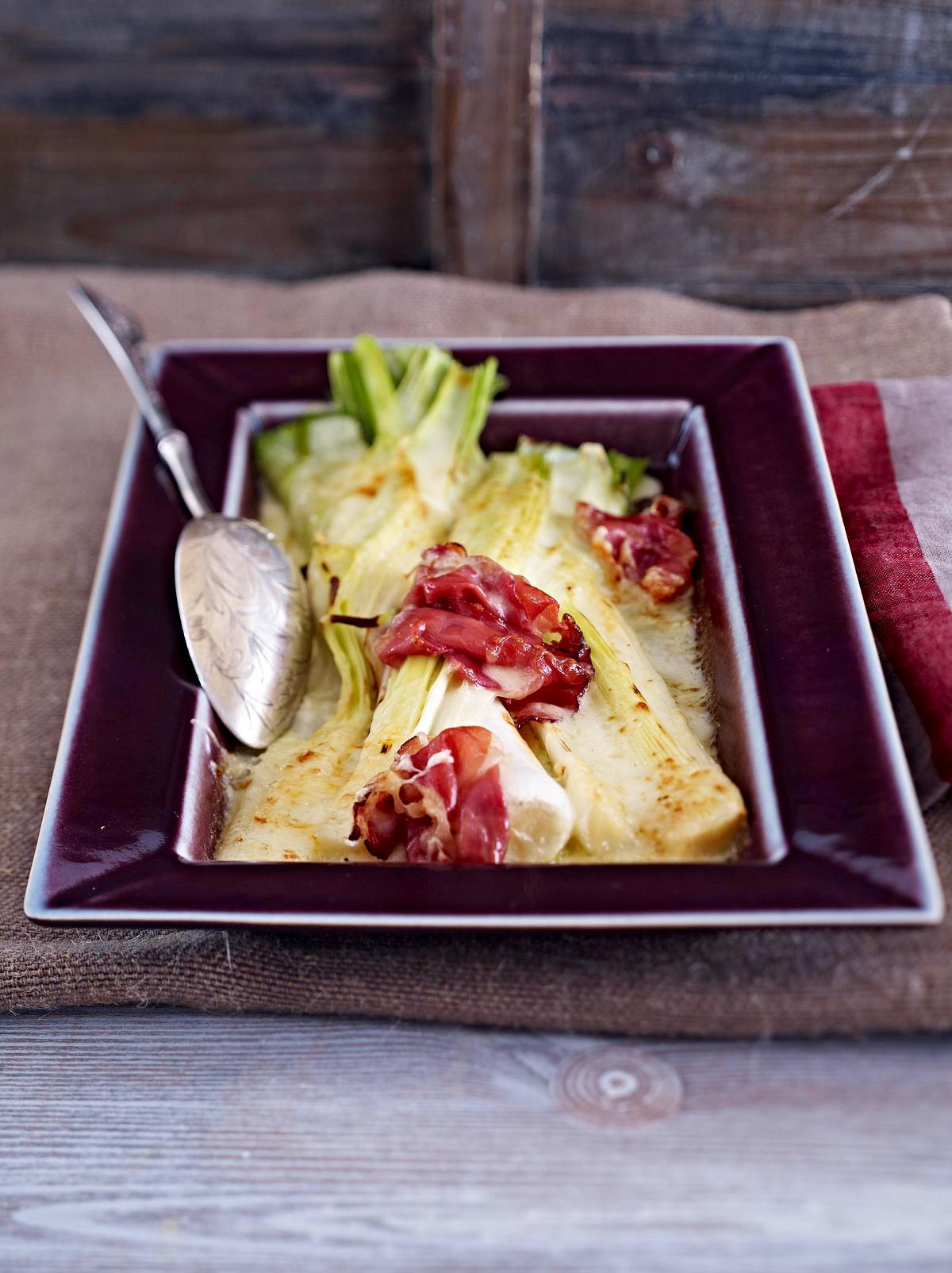 Überbackener Porree mit Bergkäse Rezept