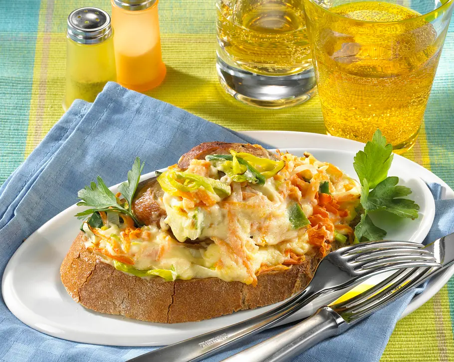 Überbackenes Schweinefilet auf Brot Rezept Überbackenes Schweinefilet auf Brot Rezept