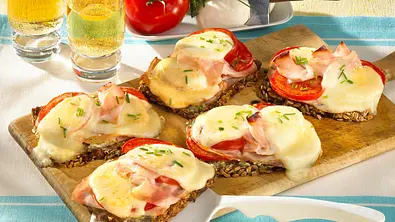 Überbackenes Tomatenbrot Rezept - Foto: LECKER @ Bauer Media Group
