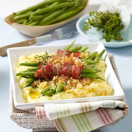 Überbackene Bohnenpäckchen in Kartoffelpüree-Bett Rezept Überbackene Bohnenpäckchen in Kartoffelpüree-Bett Rezept