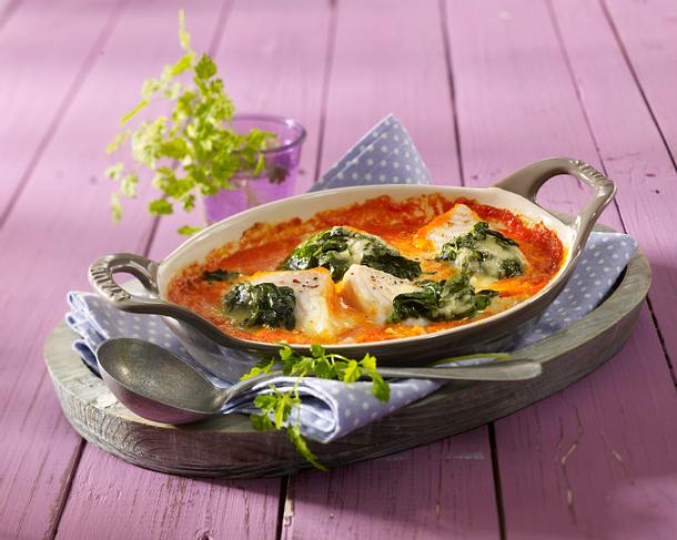 Überbackene Fischmedaillons auf Paprikarahm Rezept Überbackene Fischmedaillons auf Paprikarahm Rezept