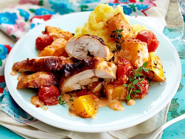 Überbackene Hähnchenteile auf Sahne-Kürbis und Tomaten Rezept Überbackene Hähnchenteile auf Sahne-Kürbis und Tomaten Rezept