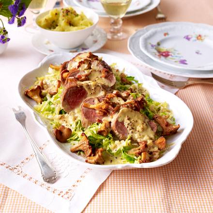 Überbackene Lendchen mit Pfifferlingsrahm Rezept Überbackene Lendchen mit Pfifferlingsrahm Rezept