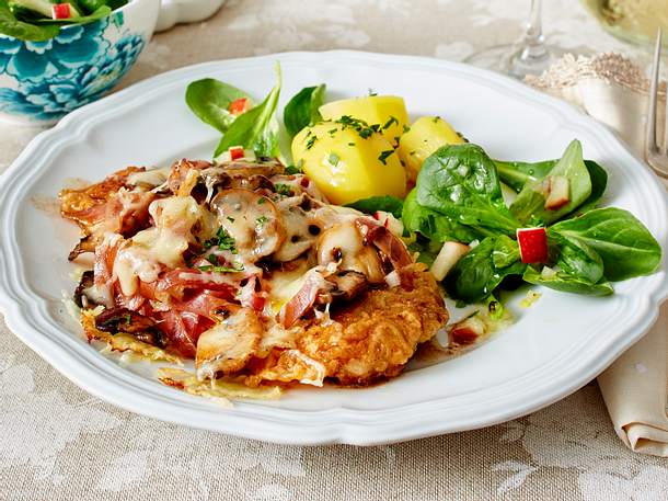 Überbackene Schnitzel mit Schinken-Käse-Haube Rezept Überbackene Schnitzel mit Schinken-Käse-Haube Rezept