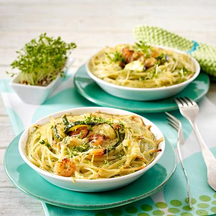 Überbackene Spaghettinester mit Shrimps und Zucchini in Kresse-Eiermilch Rezept