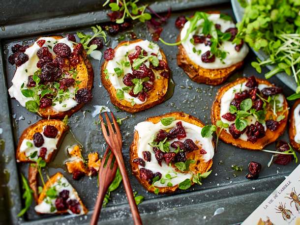 Überbackene Süßkartoffelscheiben zu Salat Rezept