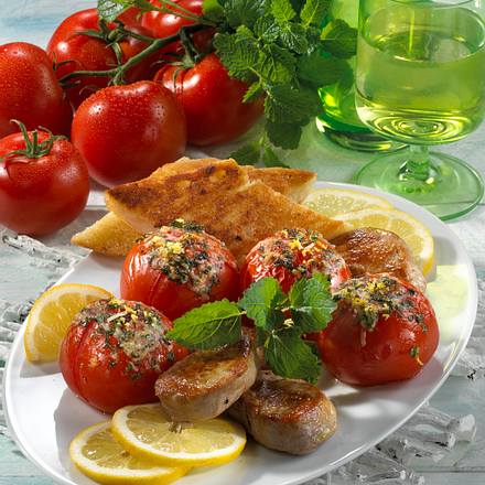 Überbackene Tomaten mit Gremulata zu Schweinemedaillons Rezept Überbackene Tomaten mit Gremulata zu Schweinemedaillons Rezept