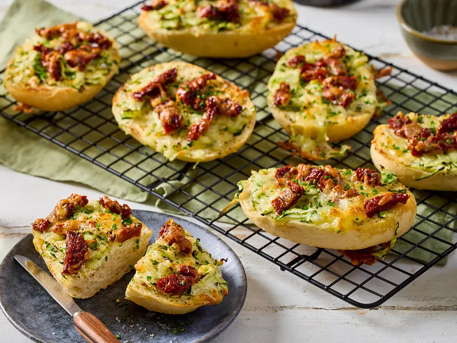 Überbackene Zucchini-Brötchen