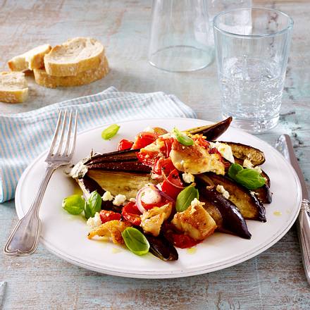 Überbackener Auberginenfächer mit Hähnchenfilet und Tomaten Rezept