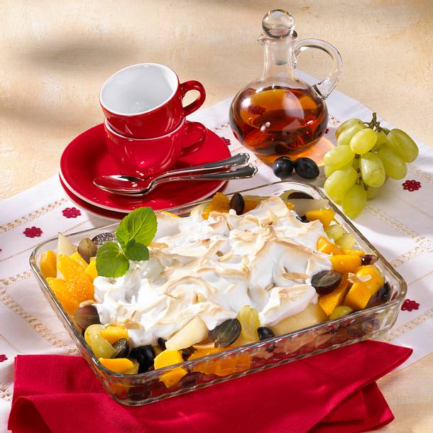 Überbackener Fruchtsalat mit Eischneehaube Rezept Überbackener Fruchtsalat mit Eischneehaube Rezept
