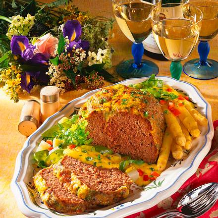 Überbackener Hackbraten mit Kräuter-Hollandaise Rezept Überbackener Hackbraten mit Kräuter-Hollandaise Rezept