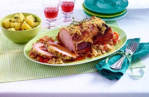 Überbackener Kasseler mit Paprikasauerkraut und Petersilienkartoffeln Rezept