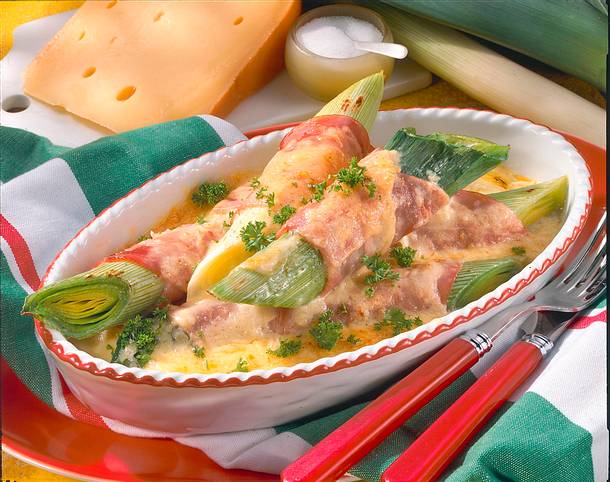 Überbackener Porree im Schinkenmantel Rezept