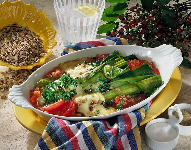 Überbackener Porree mit Edamer-Käse Rezept Überbackener Porree mit Edamer-Käse Rezept