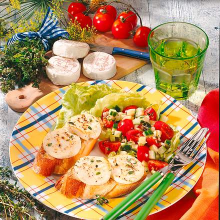 Überbackener Ziegenkäse auf Salat Rezept Überbackener Ziegenkäse auf Salat Rezept