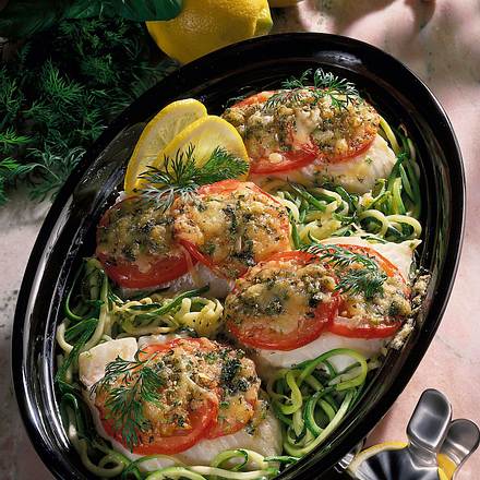 Überbackenes Lengfischfilet auf Zucchinistreifen Rezept