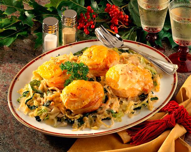 Überbackenes Putenfilet auf Wirsinggemüse Rezept Überbackenes Putenfilet auf Wirsinggemüse Rezept