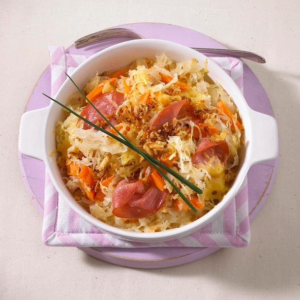 Überbackenes Sauerkraut mit Möhren und Lachsschinken Rezept Überbackenes Sauerkraut mit Möhren und Lachsschinken Rezept