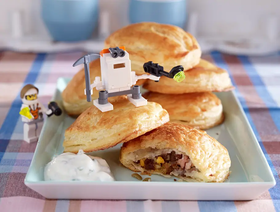 Ufos (Blätterteigtaschen) mit pikanter Füllung Rezept